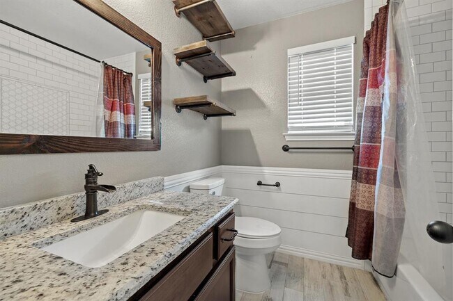 Building Photo - 2012 Santa barbara Ct