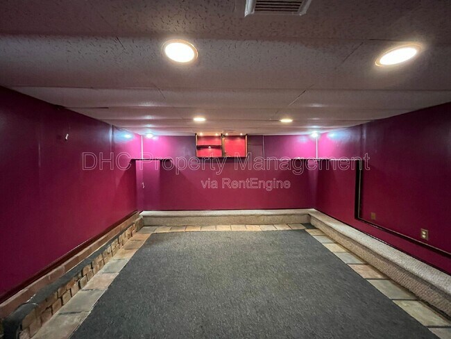 Building Photo - 1183 Red Oak Cove