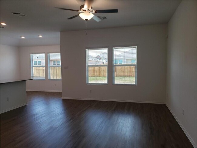 Building Photo - 109 Red Buckeye St