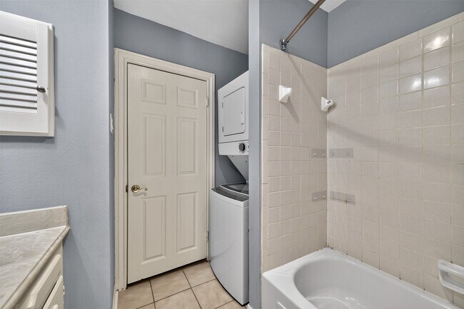 Building Photo - 5231 Arboles Dr