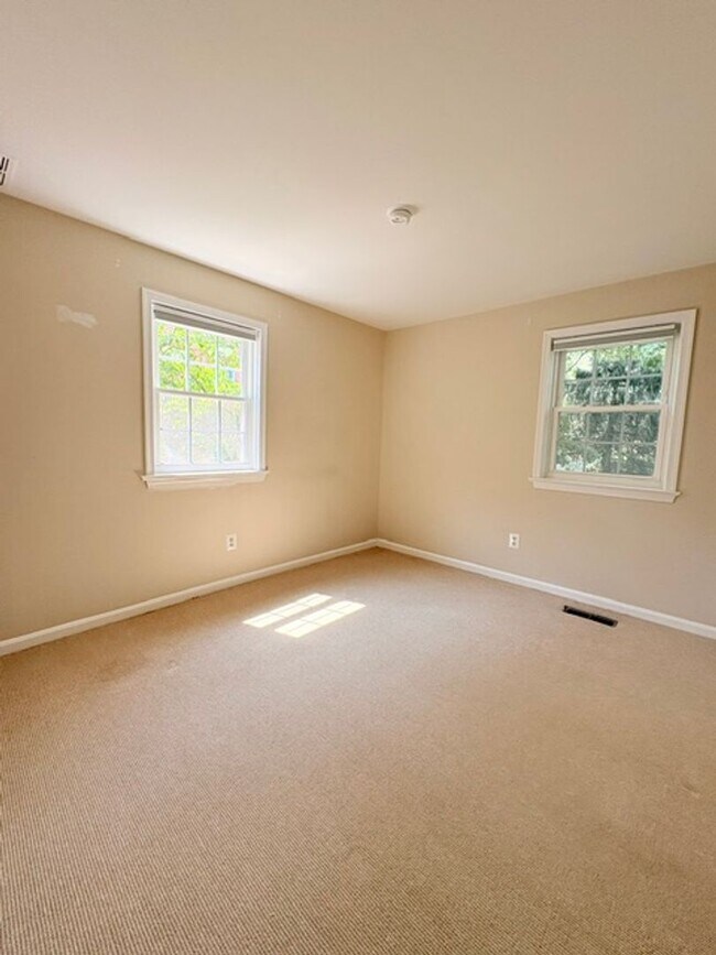 Building Photo - 6718 Kenwood Forest Ln