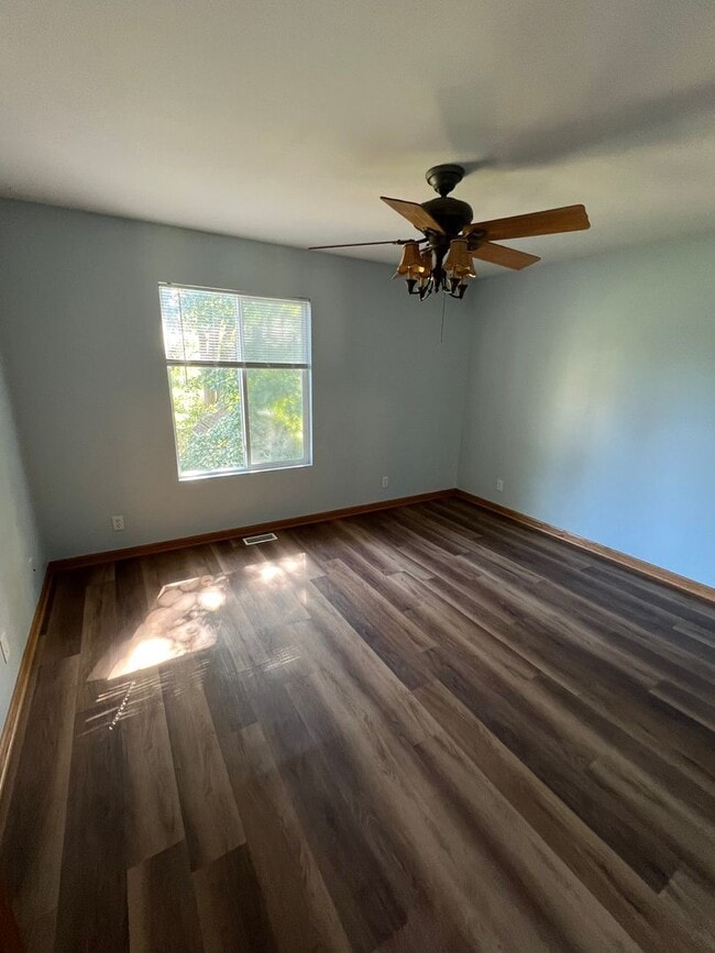 Building Photo - Charming Tri-level In Bristol - Lake George