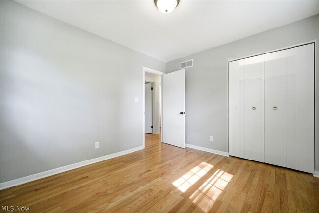 Building Photo - 3331 Edington Rd