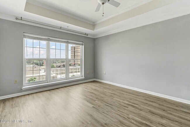 Building Photo - 400 E Bay St