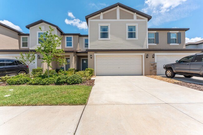 Building Photo - Stunning Large Mirada Townhome; 3 BR + LOFT / 2.5 BA/ 2 Car Garage-2300+ SF!