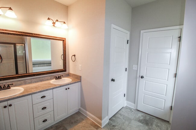 Building Photo - 412 Coles Way