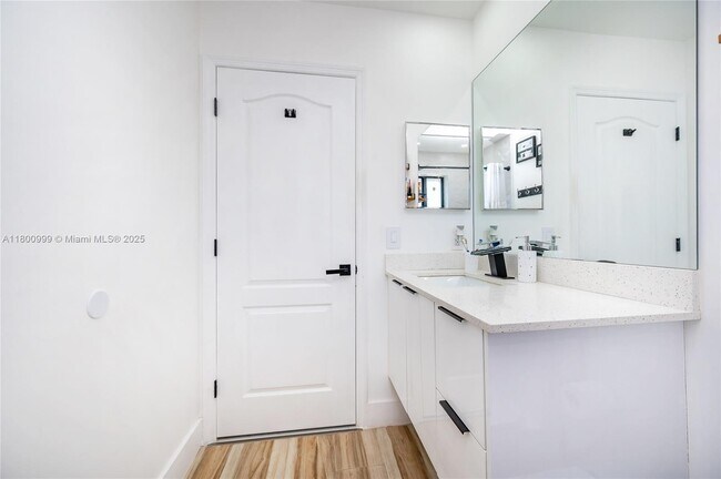 Building Photo - 9647 SW 138th Ave