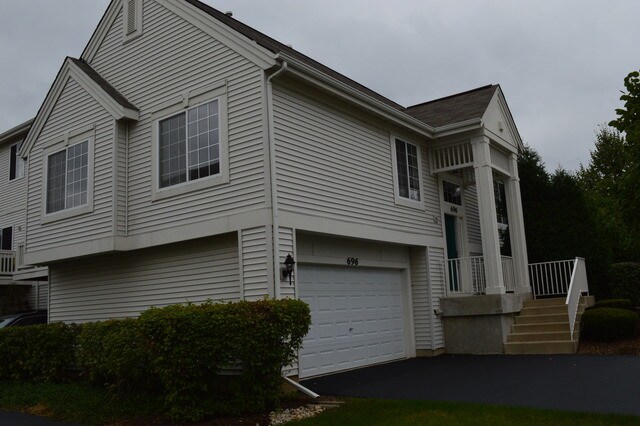 Building Photo - 696 S Rosehall Ln