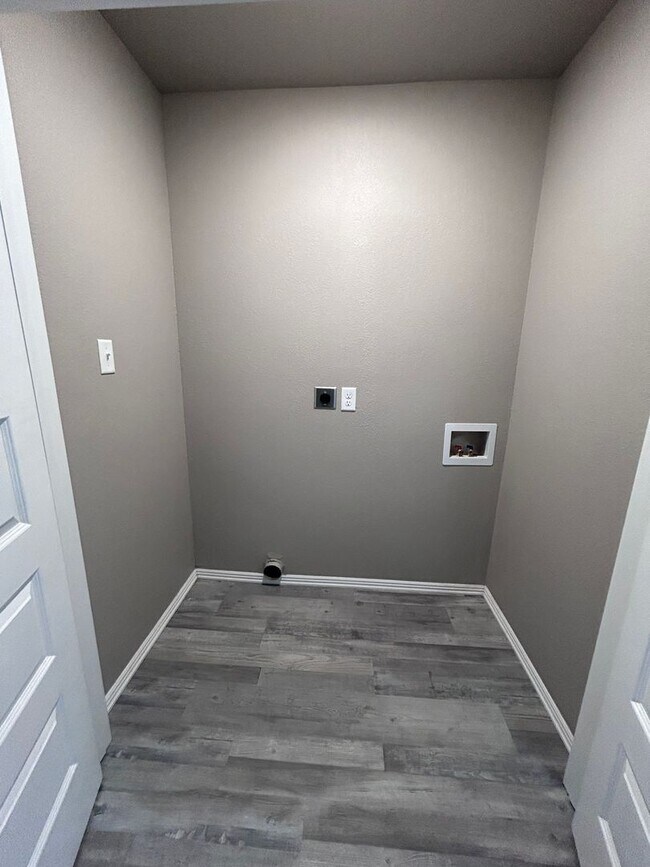 Building Photo - Maple Ridge Duplex