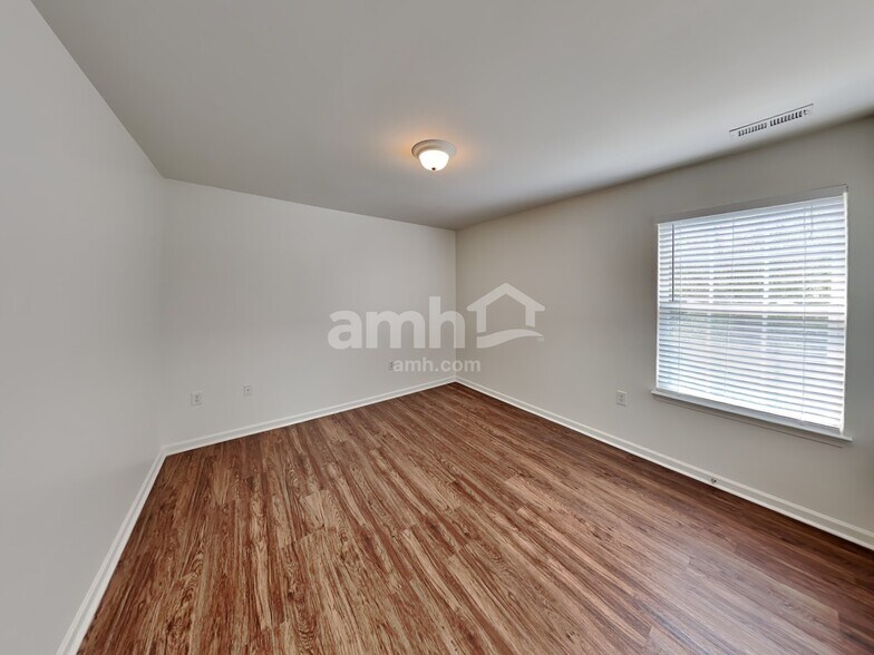 Building Photo - 1205 Jordans Pond Ln