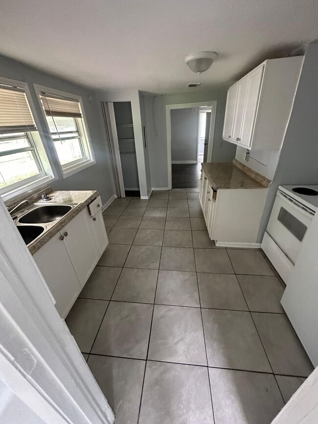 Primary Photo - Fully renovated 3/1 Single Family Home ava...