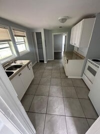 Building Photo - Fully renovated 3/1 Single Family Home ava...