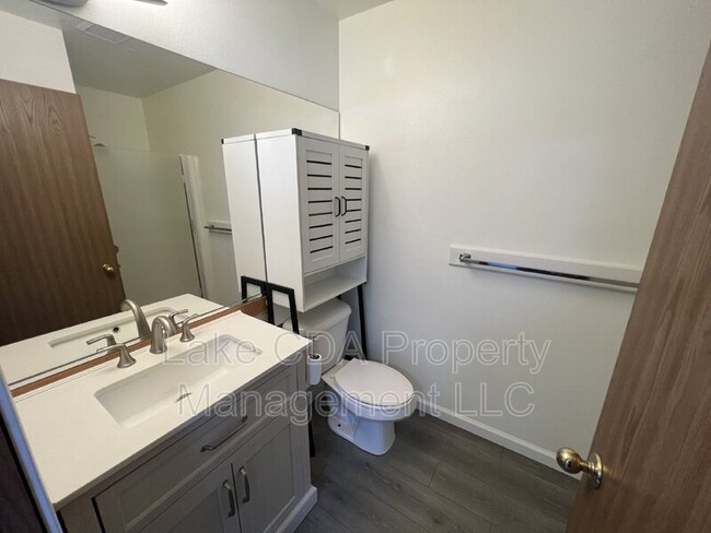 Building Photo - 228 E Ryan Dr
