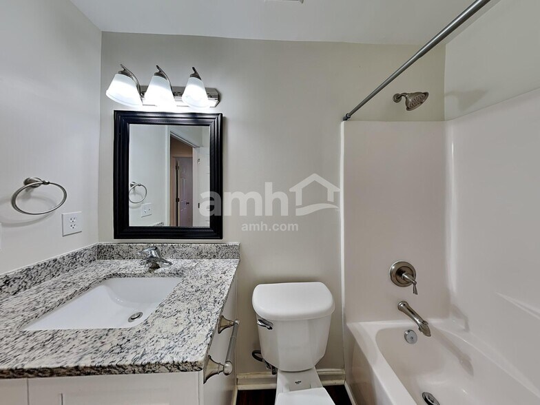 Building Photo - 112 Golden Valley Dr