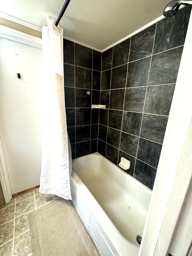 Building Photo - 820 Brown Rd