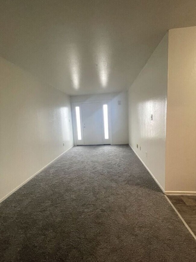 Building Photo - Alameda, Newly remodeled one bedroom unit.  Ask about our Move in Special