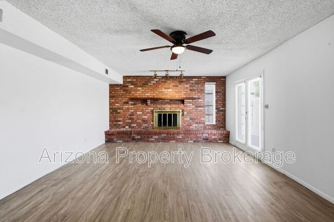Building Photo - 2106 E Evergreen St
