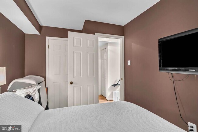 Building Photo - 3040 Pineview Ct NE