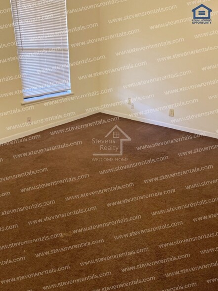 Building Photo - 402 Oriole Dr