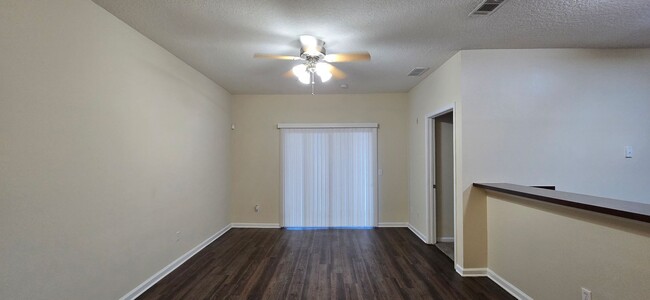 Building Photo - Willow Ridge - Ground Level Condo