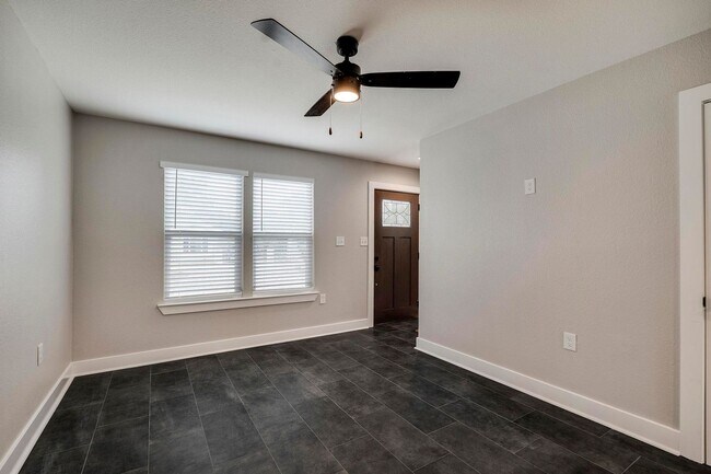 Building Photo - 349-wr
