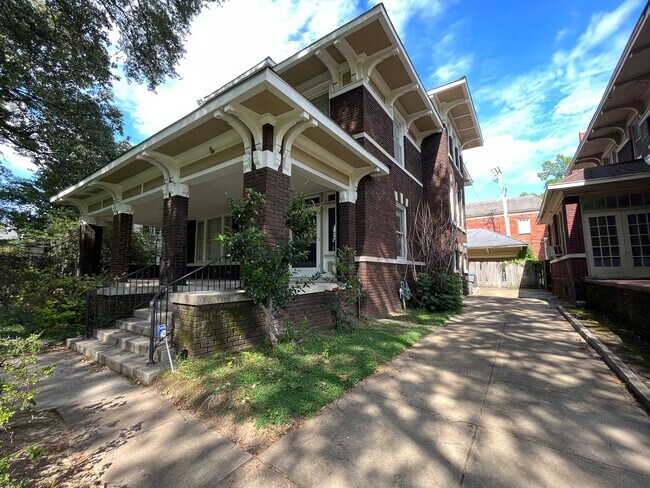 Building Photo - Central Gardens home with 4BR/2ba up w off...