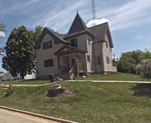 Building Photo - 400 Main St