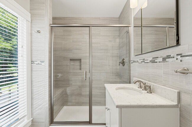 Building Photo - 30 Park Dr N