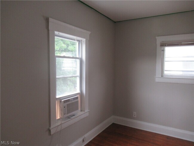 Building Photo - 2080 Halstead Ave
