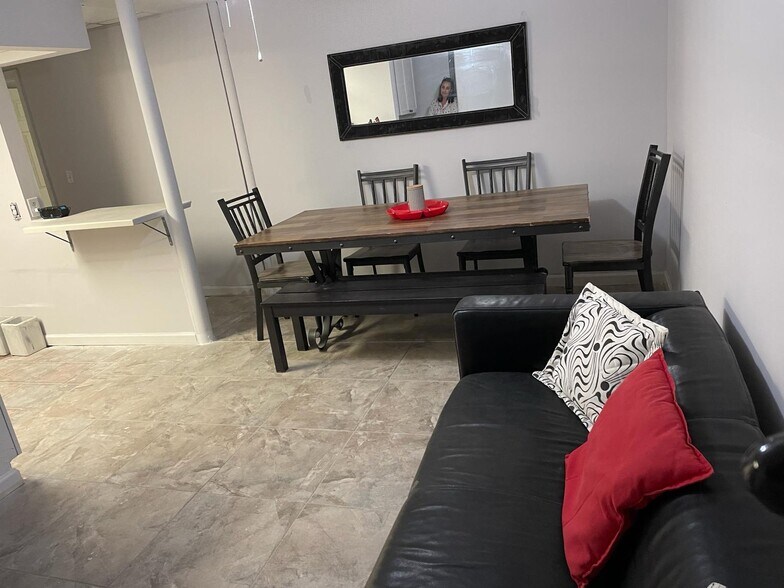 Building Photo - 4456 Frontier Way Northeast