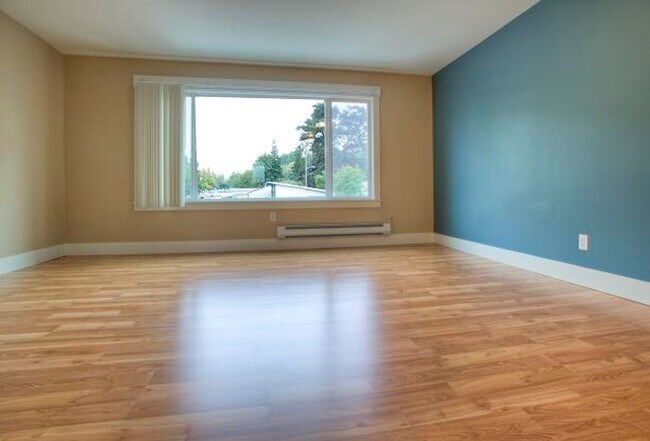 Interior Photo - 3435