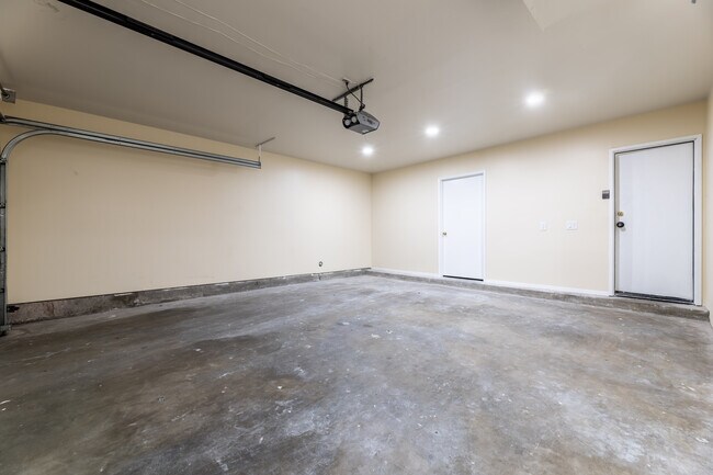 Building Photo - 21249 Figueroa St