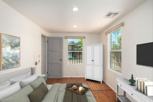 Building Photo - Gorgeous Loft near Roosevelt Row!