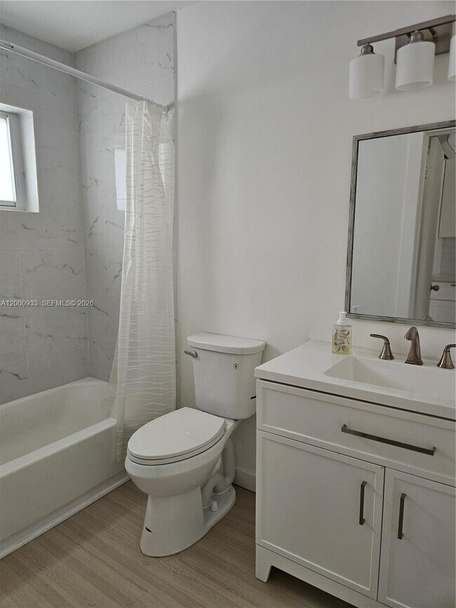 Building Photo - 514 SW 2nd Ave