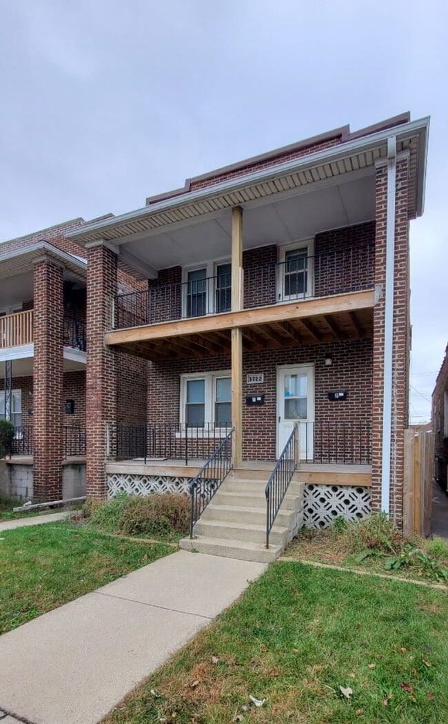 Primary Photo - Renovated 2 Bedroom 1 Bathroom In East Chi...