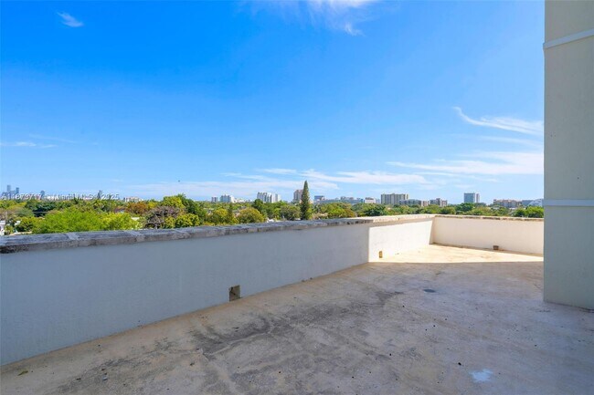 Building Photo - 1627 SW 37th Ave