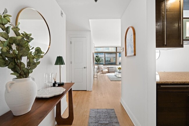 Building Photo - 10 Regent St