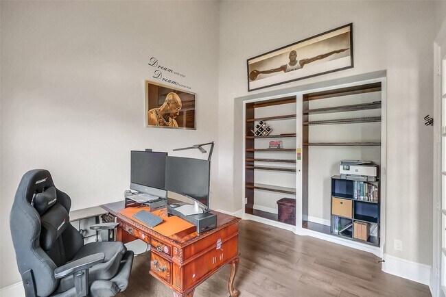 Building Photo - 2610 Orleans Way