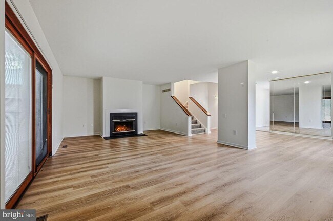 Building Photo - 207 Steeplechase Cir