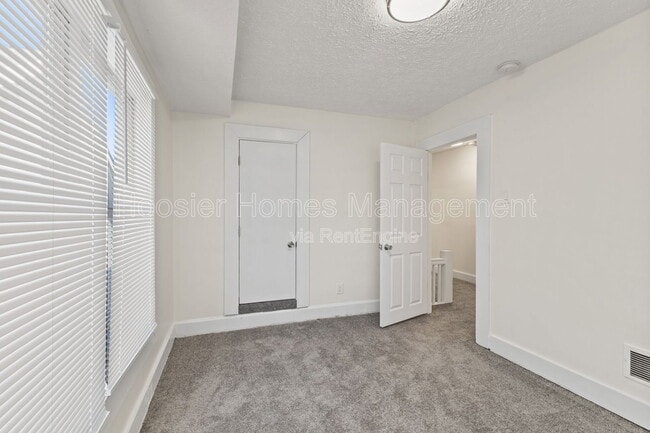 Building Photo - 2920 Ruckle St