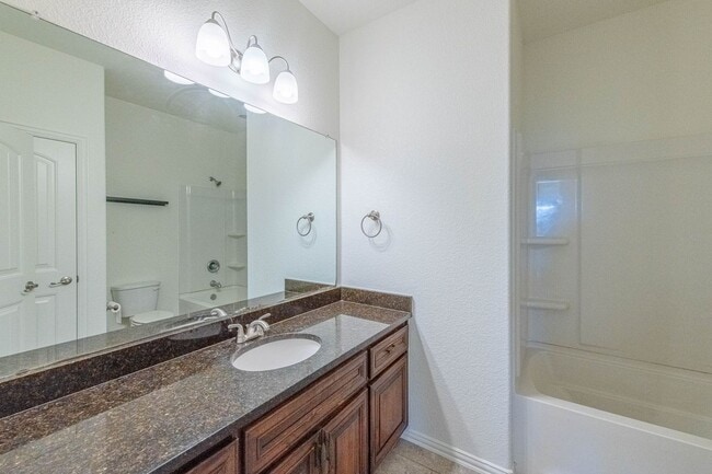 Building Photo - 4 Bedroom 2 Bathroom Ready to rent April 1st, 2026