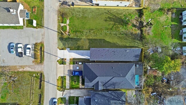 Building Photo - 3320 Francis St