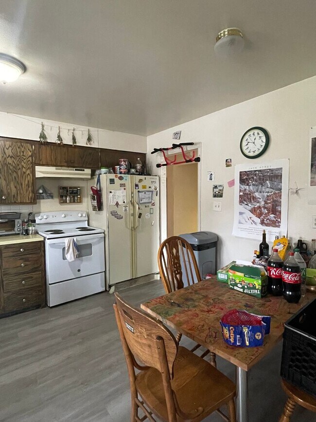 Building Photo - STUDENTS WELCOME! Split-Level Home in Midtown Ft. Collins