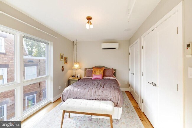 Building Photo - 1514 Newton St NW