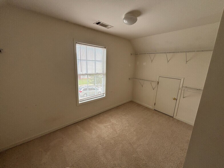 Building Photo - 488 Musical Ct