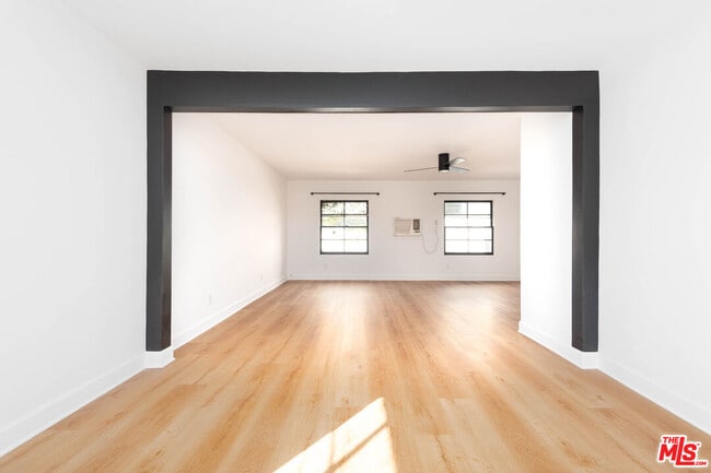 Building Photo - 822 N Detroit St