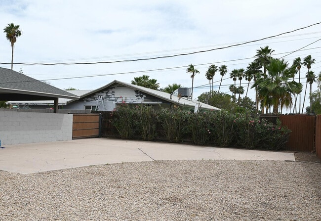 Building Photo - 8337 E Meadowbrook Ave