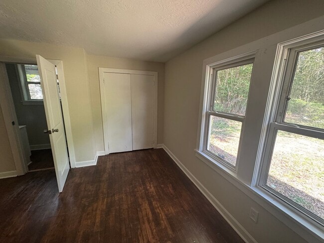 Building Photo - Adorable home in heart of Thomson