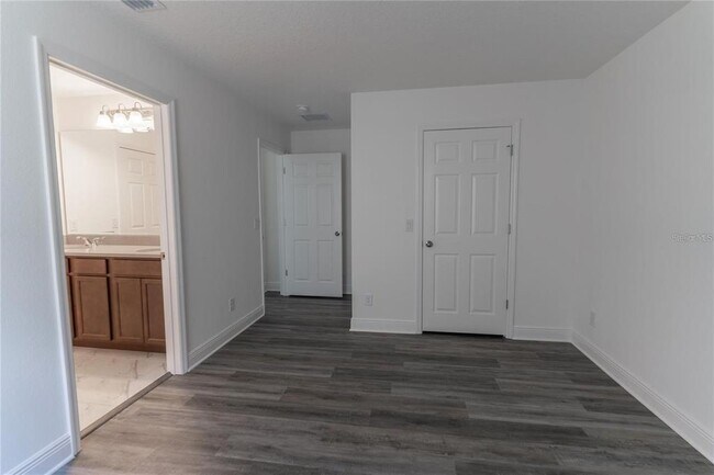 Building Photo - 5018 Down Ct