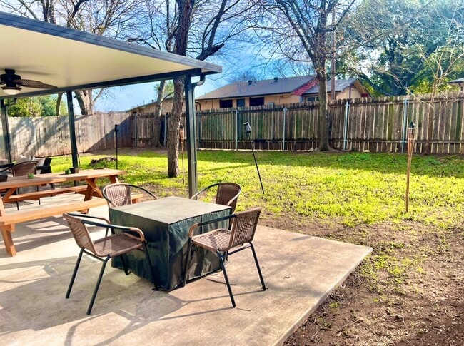 Building Photo - 303 Craigmont Dr